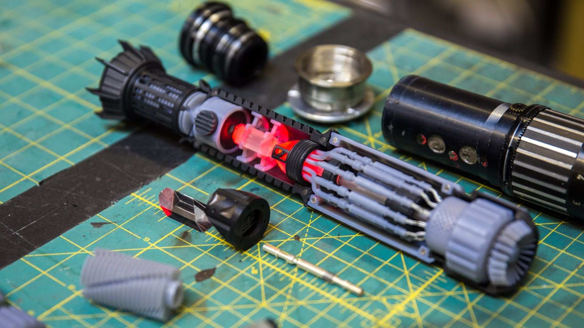 How To Build The 3d Printed Cutaway Lightsaber Kit Lichtschwert